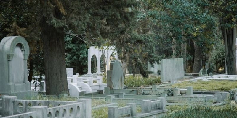 Nghiên cứu về giấc mộng thấy mộ người thân ngoài nghĩa địa